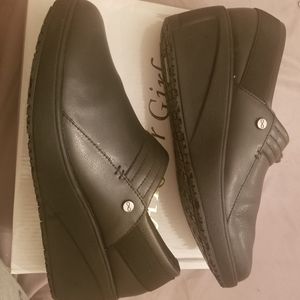 Infinity by Cherokee Footwear Glide Leather Work Wedge Black size 9 used twice.